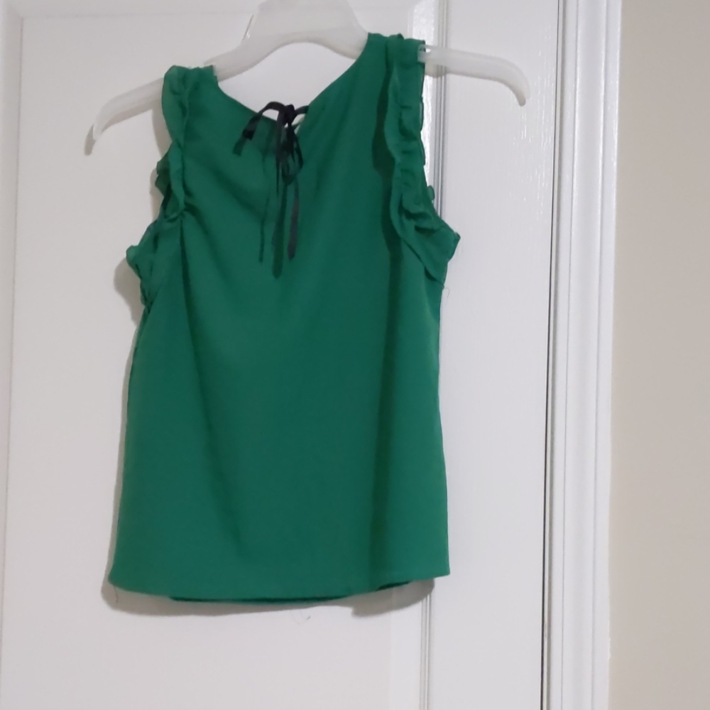 Green top - Picture 2 of 3